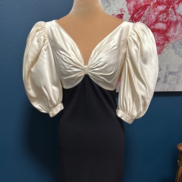 Vintage St John by Marie Grey Elegant Black Knit and Cream Dress Size 6 - Picture 1 of 15